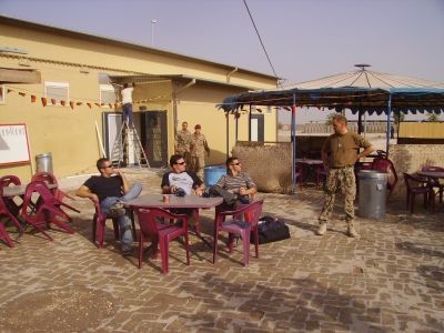 Kunduz vor Pub.jpg