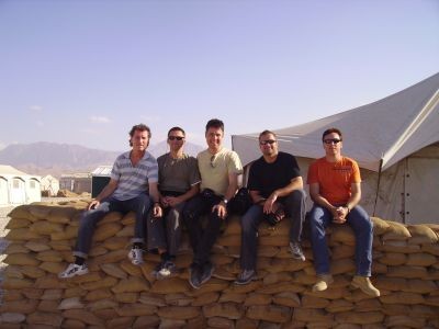 Mazar vor Zelt.jpg
