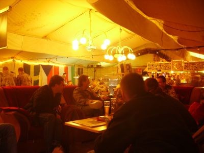 Termez im Pub1.jpg