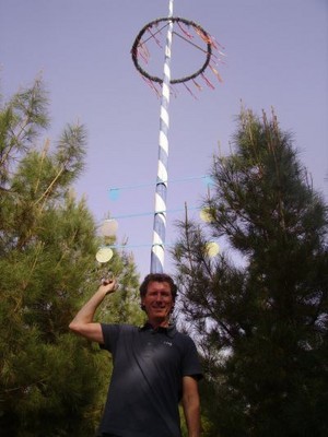 Termez unterm Maibaum.jpg