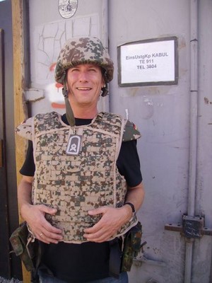 Uli mit Splitterweste.jpg